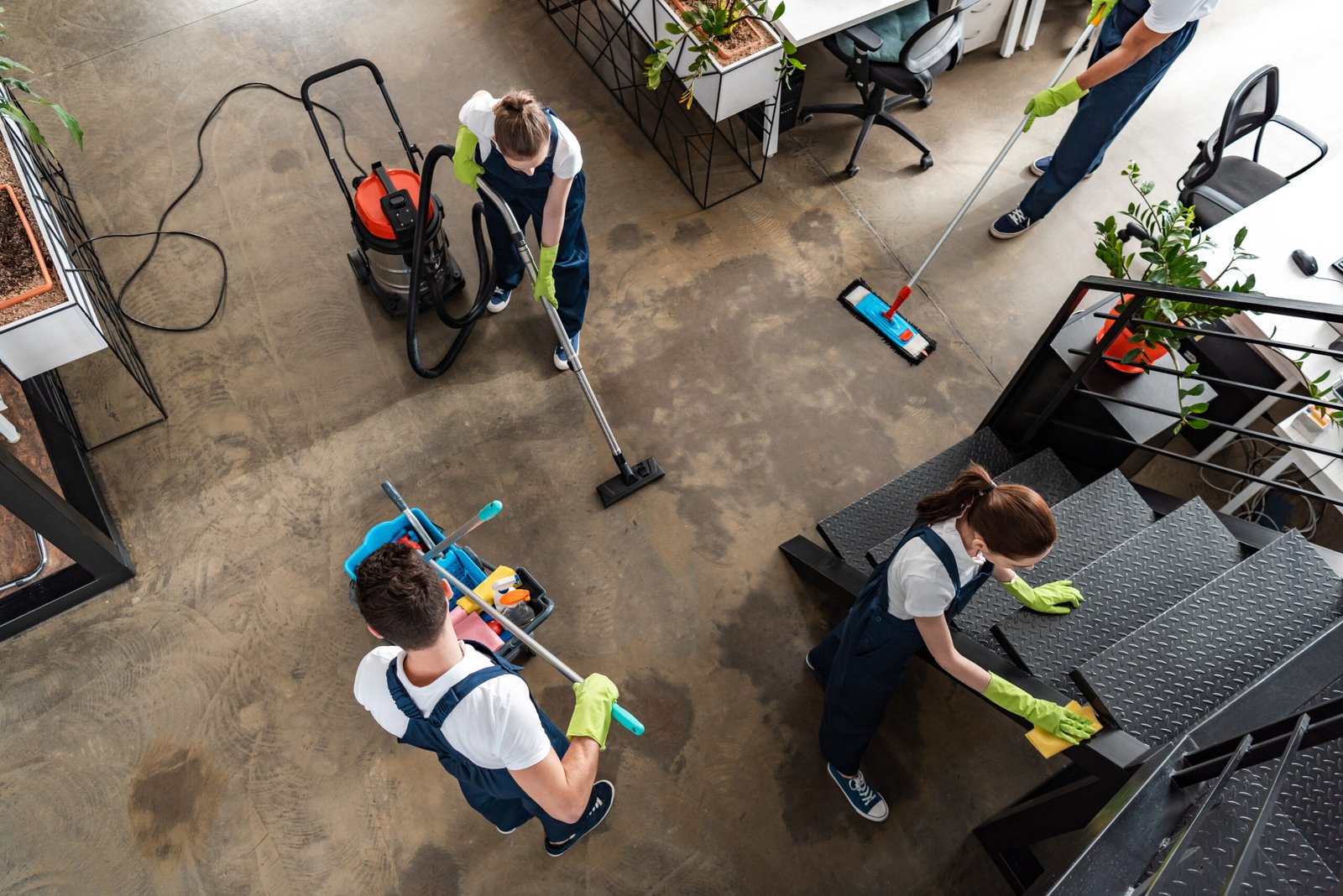 Deep cleaning service in a bright San Diego home